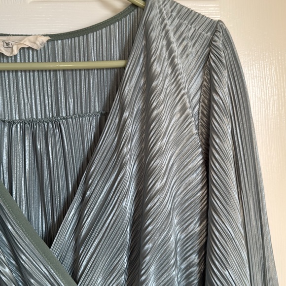 Shimmery dress, size XL! - Picture 5 of 9